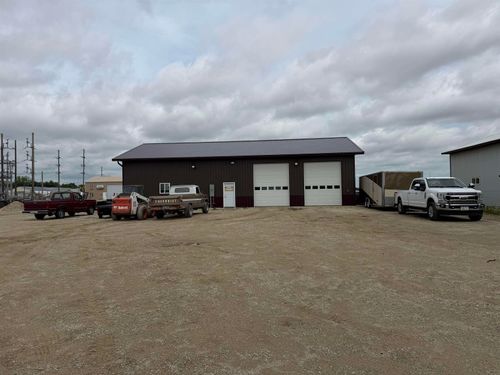 815 8th Ave Nw, Waukon, IA, 52172-1557 | Card Image