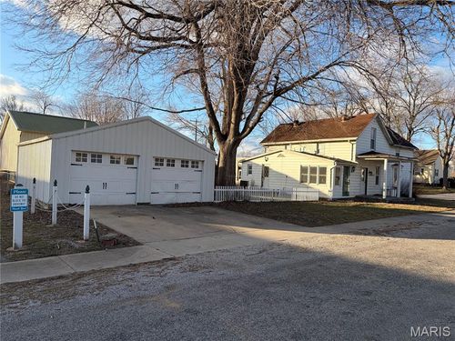 105 College St, Alhambra, IL, 62001-3007 | Card Image