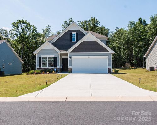 2921 Parkwest Dr, Albemarle, NC, 28001-8220 | Card Image