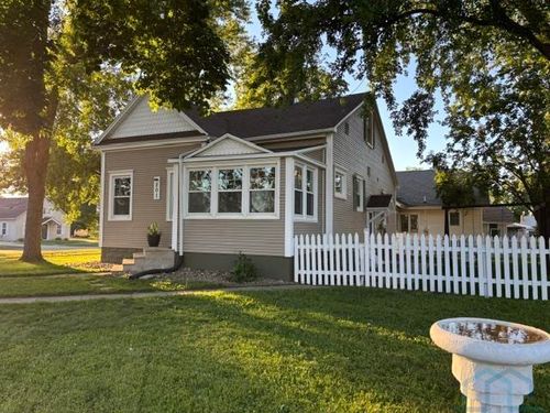 201 5th St Ne, Orange City, IA, 51041-1126 | Card Image