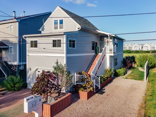 47 1st Ave, East Haven, CT, 06512-4921 | Card Image