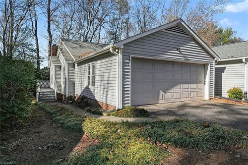 128 Pebble Ridge Ln, Winston Salem, NC, 27104-2537 | Card Image