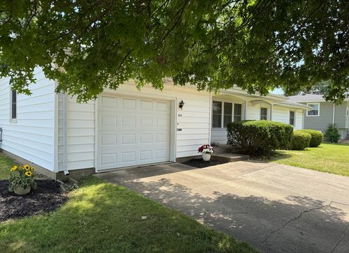 824 Kenton Dr, Charleston, IL, 61920-3133 | Card Image