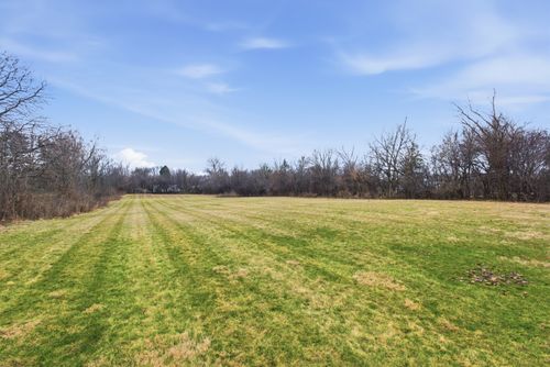 110 Farnham Ln, Wheaton, IL, 60189-6402 | Card Image