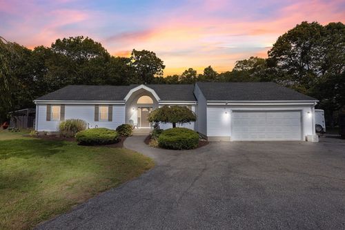 50 Dexter Ave, Seekonk, MA, 02771-4702 | Card Image