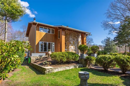 51 Orchard Neck Rd, Center Moriches, NY, 11934-3611 | Card Image