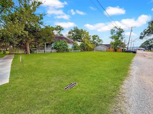 115 W Cleveland St, Alvin, TX, 77511-2801 | Card Image