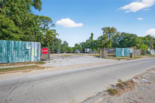 7517 Ley Rd, Houston, TX, 77028-2435 | Card Image