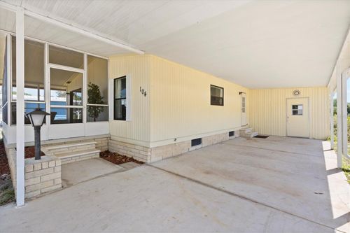 104 Winterberry Ave, WILDWOOD, FL, 34785-9211 | Card Image