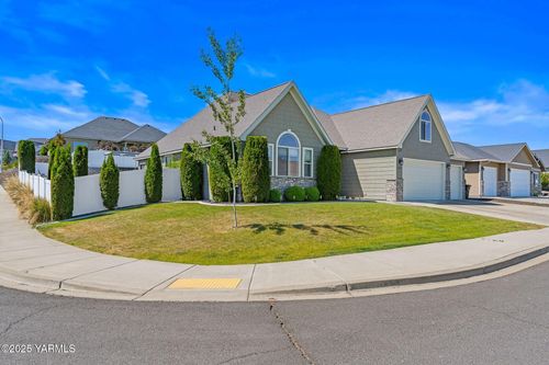 7302 Crown Crest Ave, Yakima, WA, 98903-3210 | Card Image