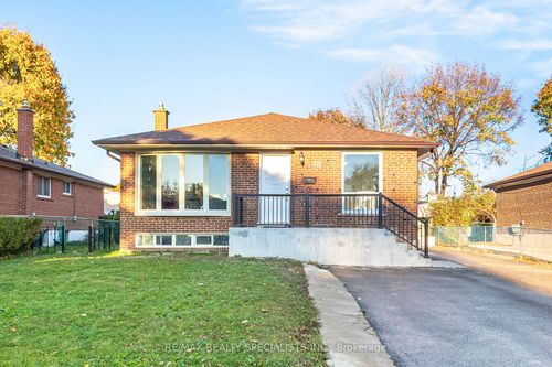 18 Sanford Cres, Brampton, ON, L6X2C3 | Card Image