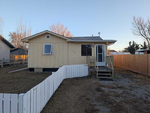 224 Armstrong St, Carmangay, AB, T0L0N0 | Card Image
