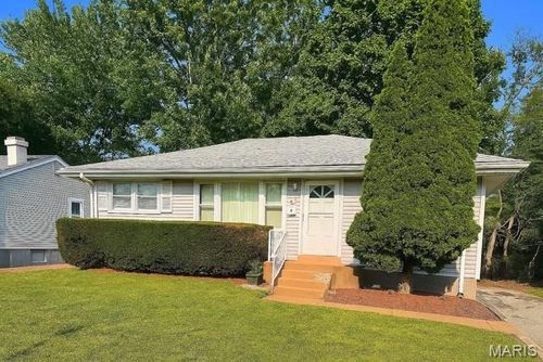 160 Du Bourg Ln, Florissant, MO, 63031-8414 | Card Image