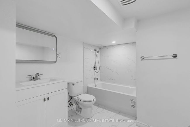 991 Parkview Ave, House other with 5 bedrooms, 2 bathrooms and 2 parking in Windsor ON | Image 21