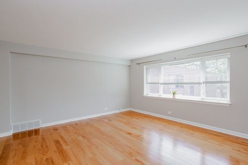 3-2611 Central St, Evanston, IL, 60201-6411 | Card Image