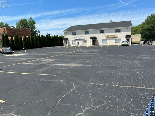 2001 Cooper Foster Park Rd, Amherst, OH, 44001-1251 | Card Image