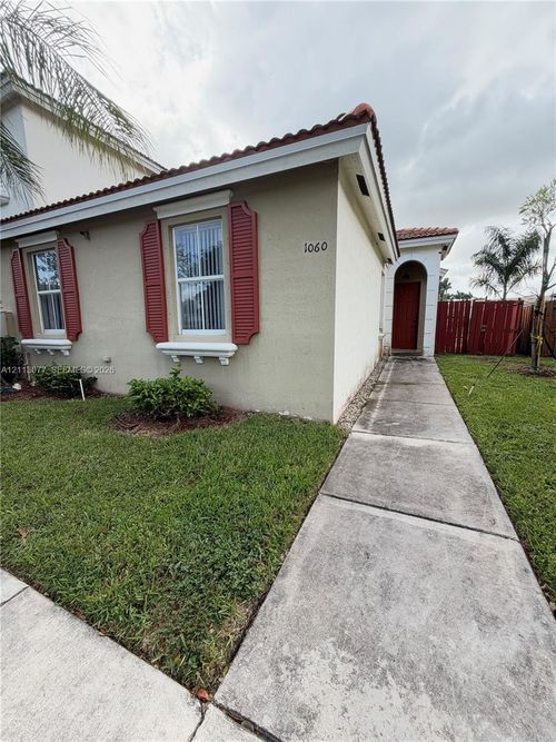 1060 Ne 42nd Ter, Homestead, FL, 33033-6614 | Card Image