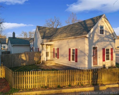 826 8th St, New Albany, IN, 47150-3264 | Card Image