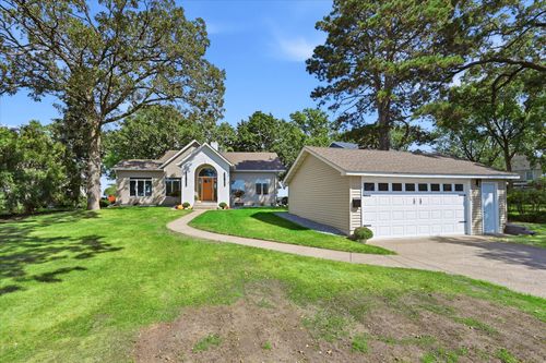 7 S Shore Dr, Forest Lake, MN, 55025-1607 | Card Image