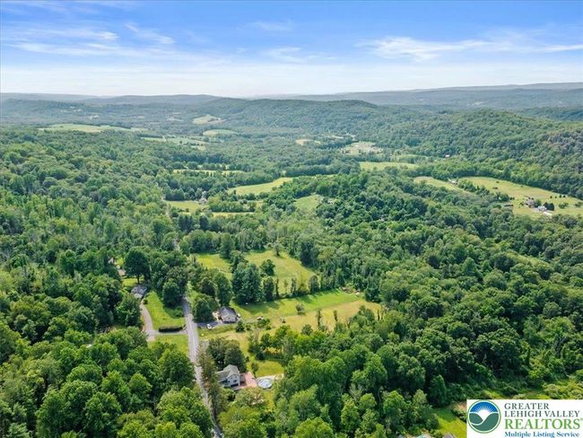 1553 Middle Rd, House other with 4 bedrooms, 5 bathrooms and null parking in Stroudsburg PA | Image 21
