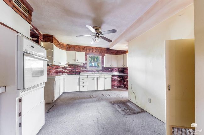 402 1 St St, House other with 4 bedrooms, 2 bathrooms and null parking in Saint George KS | Image 15