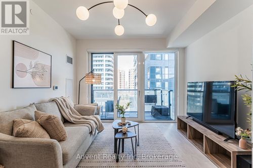 604-105 Oneida Cres, Richmond Hill, ON, L4B0H6 | Card Image