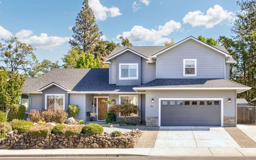 31 Wildwood Dr, Eagle Point, OR, 97524-9640 | Card Image