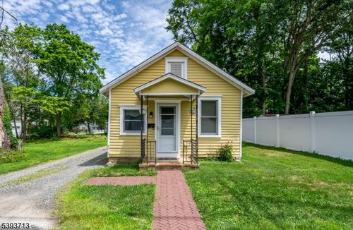 4 Spring St, Budd Lake, NJ, 07828-2427 | Card Image