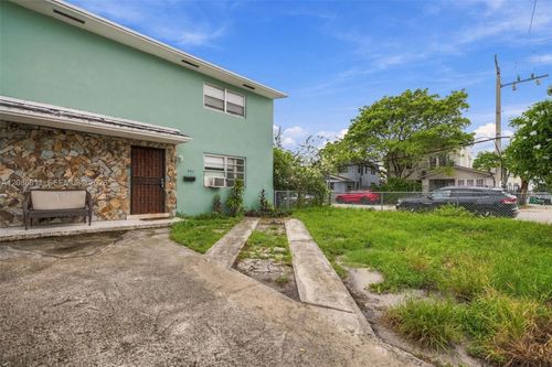 882 Nw 2nd St, Miami, FL, 33128-1306 | Card Image