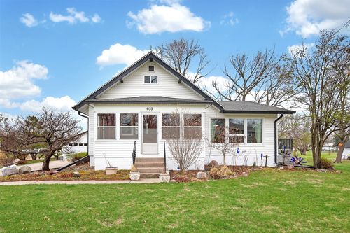 655 2nd Street, Waukee, IA, 50263 | Card Image