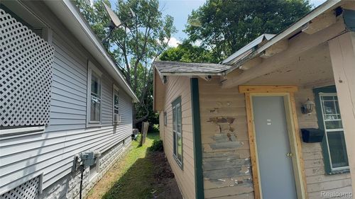 2005 Ray St, Lansing, MI, 48910-3225 | Card Image