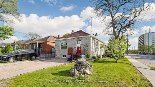 2 Ellins Ave, York, ON, M6N2A1 | Card Image