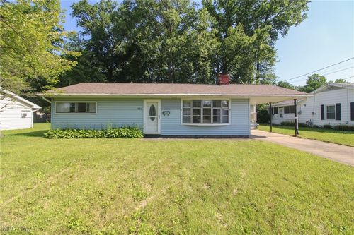 3886 Ascot Ct, Youngstown, OH, 44511-1906 | Card Image