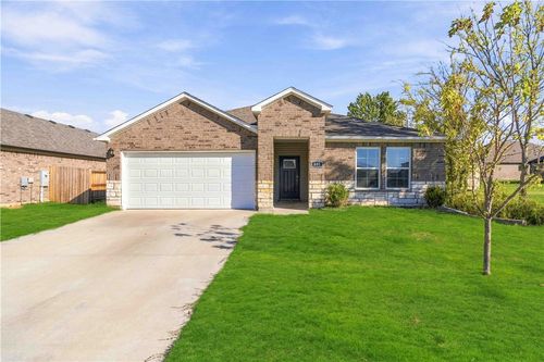 501 Cattleman Ln, Siloam Springs, AR, 72761-3084 | Card Image