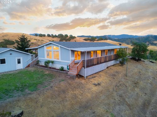 220 Robin St, Roseburg, OR, 97470-9426 | Card Image