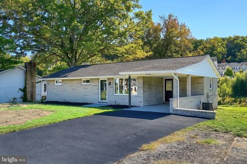 212 Church Rd, YORK, PA, 17406-9731 | Card Image