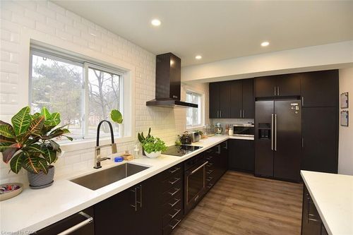 8-1221 Dundix Rd, Mississauga, ON, L4Y3Y9 | Card Image