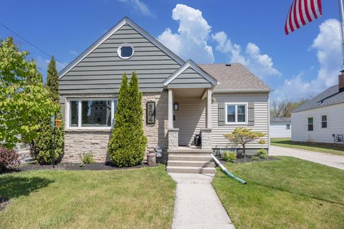 304 Fredonia Ave, Fredonia, WI, 53021-9402 | Card Image