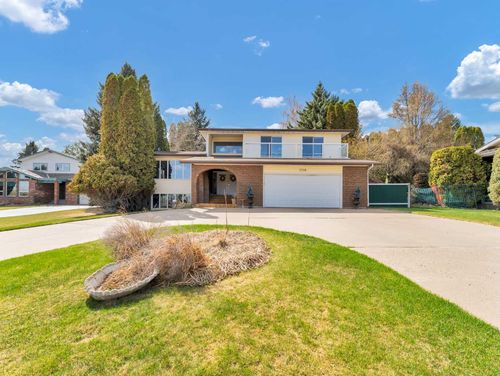 1248 Parkview Drive Ne, Medicine Hat, AB, T1C1N9 | Card Image