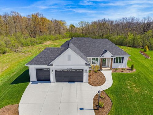 W144N11538 Wrenwood Dr, GERMANTOWN, WI, 53022-2741 | Card Image