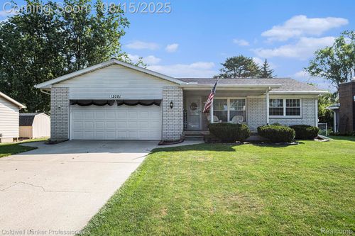 12081 Riverbend Dr, Grand Blanc, MI, 48439-1723 | Card Image