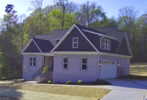9461 White Tail Trl, Kernersville, NC, 27284-6867 | Card Image