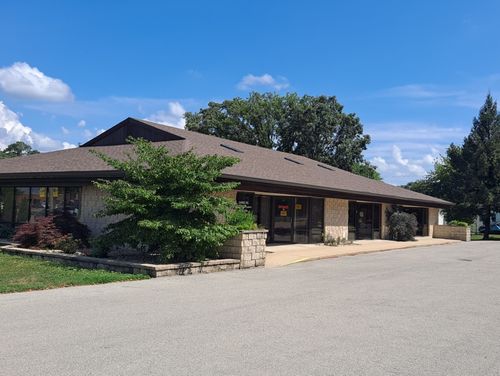 1222 Shooting Park Rd, Peru, IL, 61354-1882 | Card Image