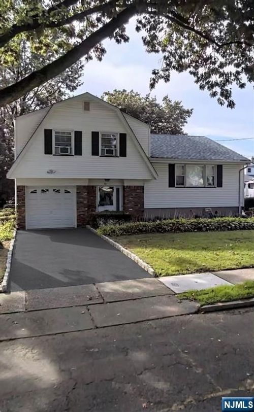 92 Van Buskirk Road, Teaneck, NJ, 07666 | Card Image