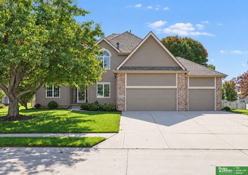 15935 Newport Ave, Omaha, NE, 68116-4066 | Card Image