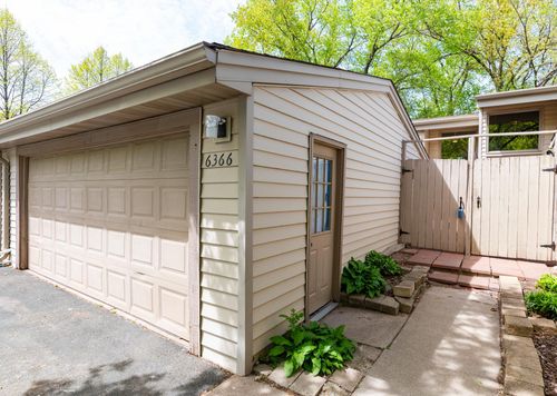 6366 Aspenwood Plz, Woodbury, MN, 55125-1104 | Card Image