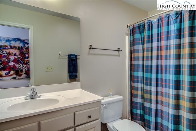 Full bath on the upper level. | Image 36