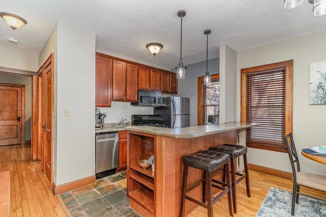 Great breakfast bar for entertaining! | Image 9