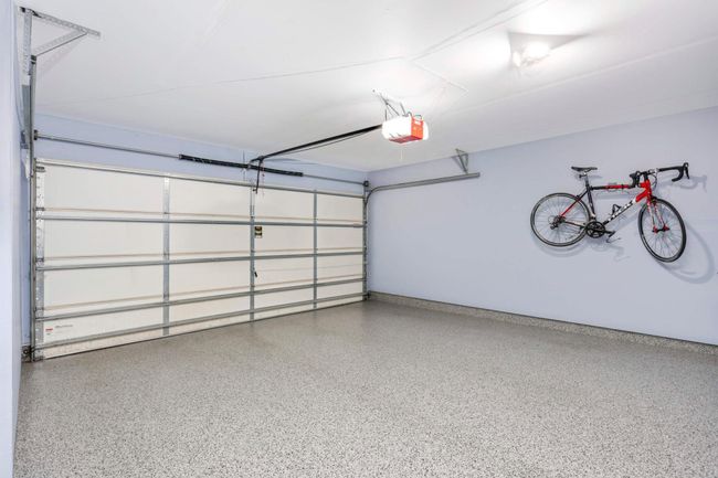Showroom garage with epoxy flooring. New furnace, AC, and water heater (2021). | Image 25