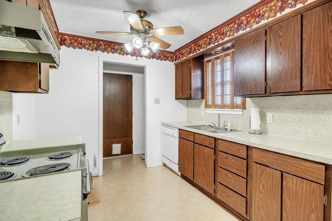 3501 44 Th St, House other with 3 bedrooms, 2 bathrooms and 2 parking in Snyder TX | Image 10